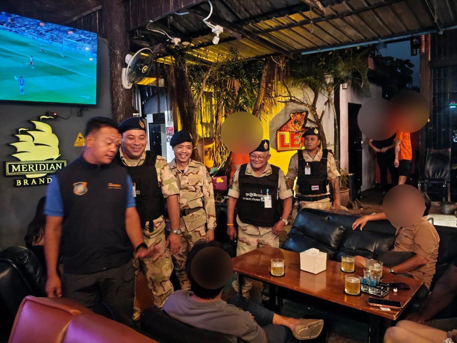 ออกตรวจตราสถานบริการและสถานประกอบการคล้ายสถานบริการในพื้นที่รับผิดชอบ