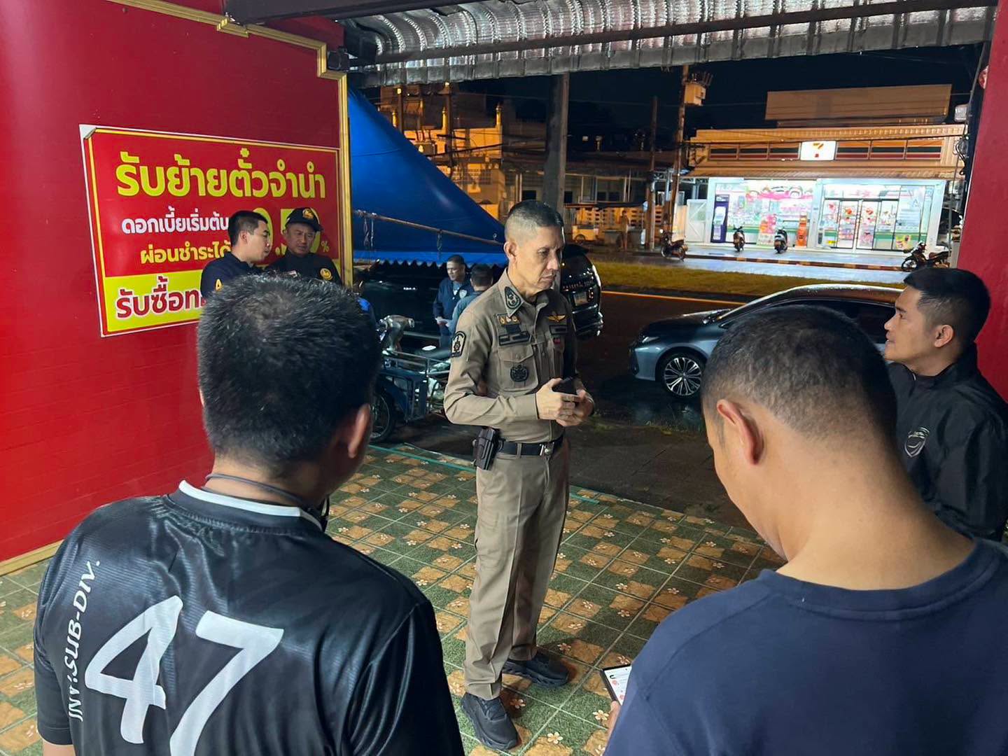 ผบก.ภ.จว.สงขลา ตรวจสอบสถานที่เกิดเหตุวิ่งราวทรัพย์แหวนทองน้ำหนัก 1 สลึง