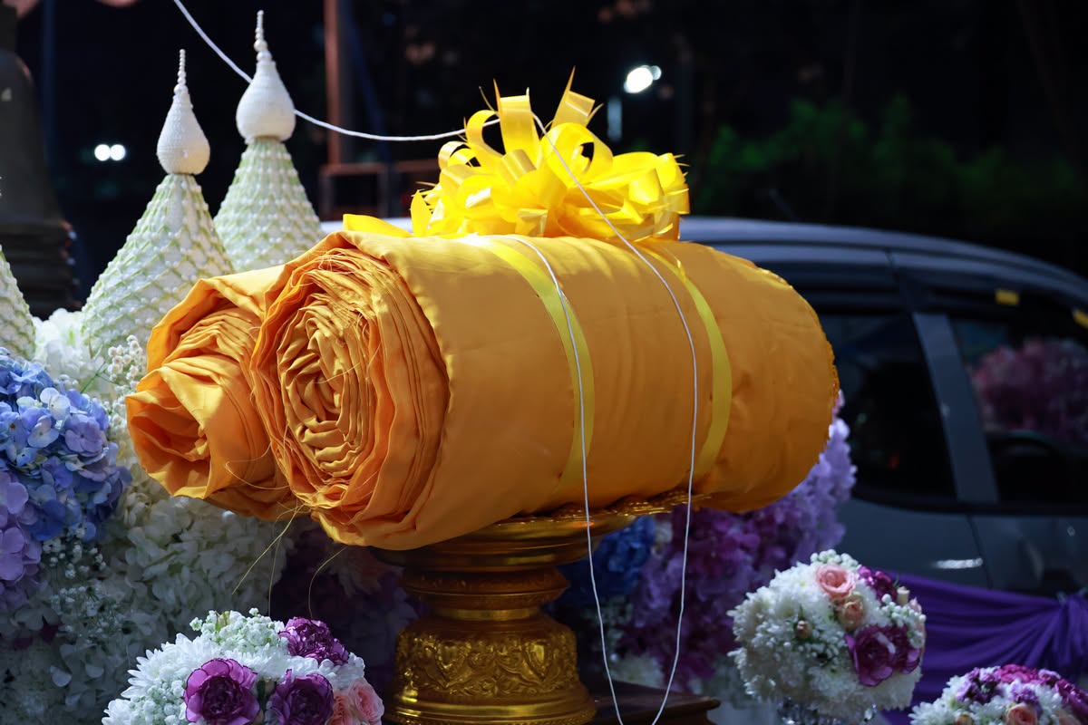 สมโภชผ้าห่มเจดีย์หลวงเขาตังกวน สืบสานประเพณีสำคัญคู่เมืองสงขลา