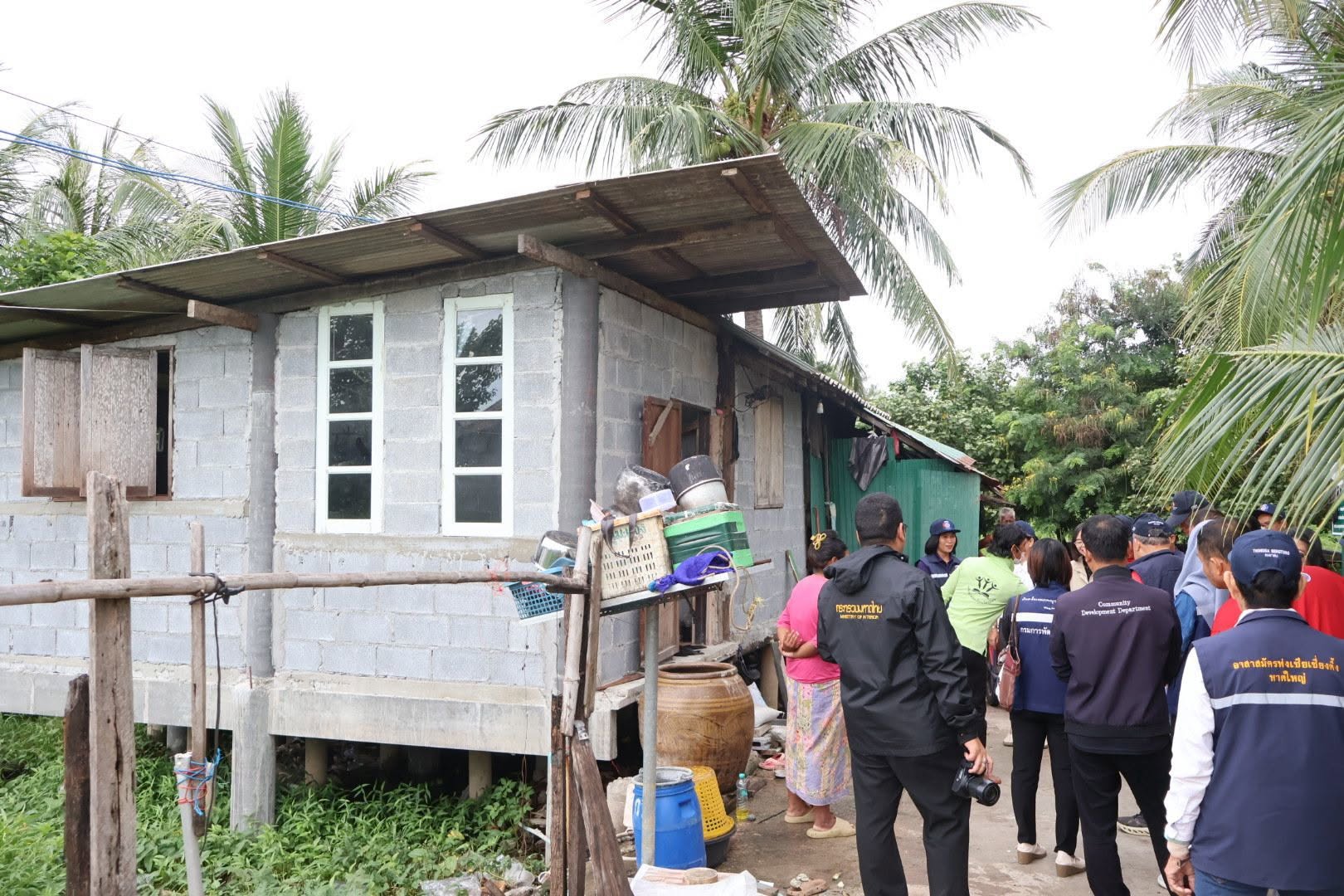 เยี่ยมเยียนครัวเรือน เพื่อสนับสนุนอุปกรณ์ประกอบอาชีพ